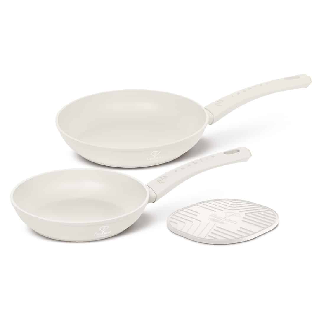 3 részes serpenyőkészlet, 22 és 26 cm (Krém, arany). Termékfotó világos háttéren.