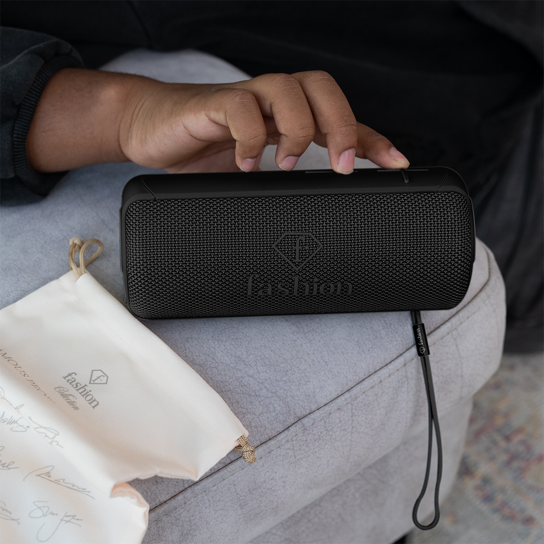 Hordozható Bluetooth-hangszóró, 21 cm (Fekete, rozéarany). A készülék kezelőszerveinek használata közelről.