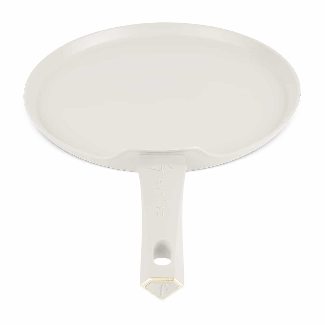 Tapadásmentes palacsintasütő, 28 cm (Krém, arany). A termék elölnézetből.